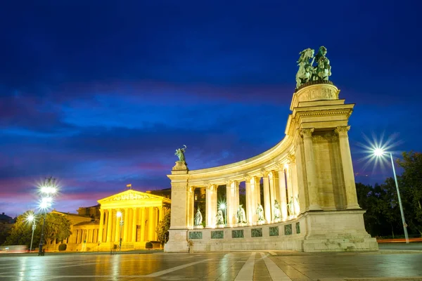 匈牙利布达佩斯英雄广场 — 图库照片
