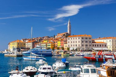 Liman ve marina Rovinj eski şehir