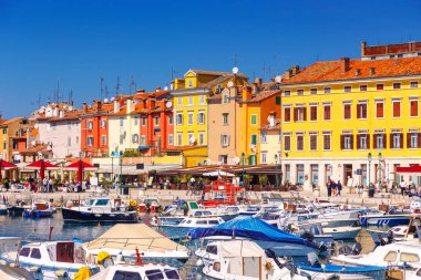 Liman ve marina Rovinj eski şehir