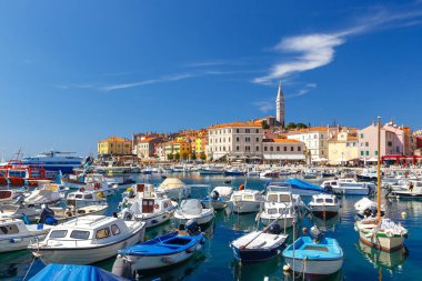 Liman ve marina Rovinj eski şehir