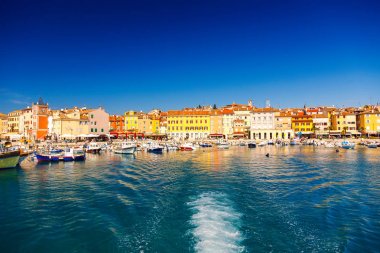 Liman ve marina Rovinj eski şehir