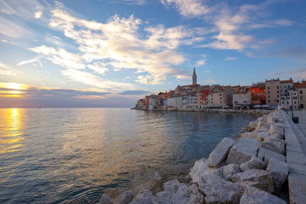 Gyönyörű Naplemente Rovinj Adriai Tenger Partján Horvátország Európa — Stock Fotó