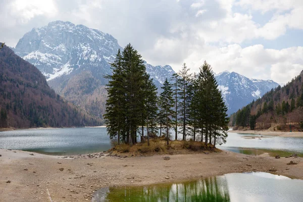 Sjön Predil, Juliska alperna, Italien — Stockfoto