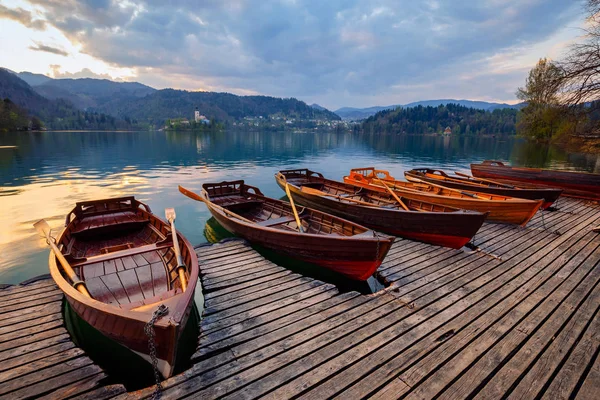 Ein pletna, traditionelles slowenisches Boot — Stockfoto