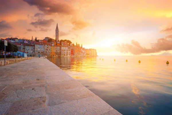 Rovinj gyönyörű naplementében — Stock Fotó