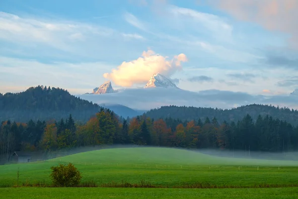 Paysage d'automne idyllique dans les Alpes — Photo