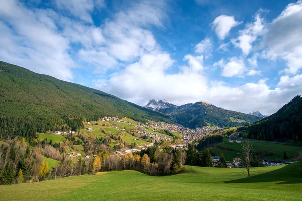 Альпійські села Ortisei (Італія) — стокове фото