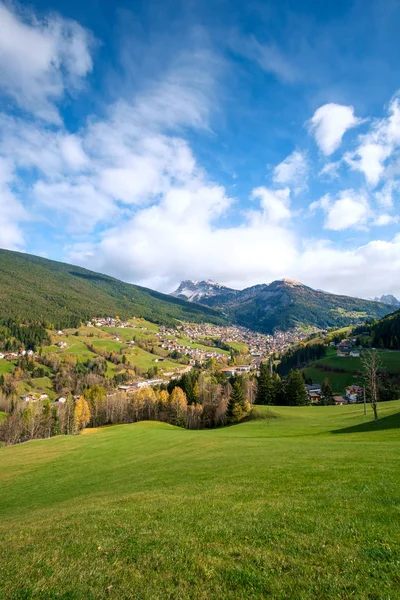 Satul alpin Ortisei, Italia — Fotografie, imagine de stoc