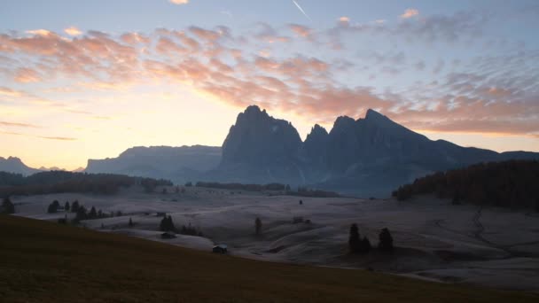 Surise Seiser Alm Plateau Mit Langkofelgruppe Südtirol Italien — Stockvideo