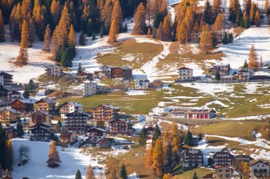 Colle Santa Lucia Dolomites'in adlı köyleri