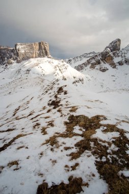 Lastoni di Formin güzel karlı dağ