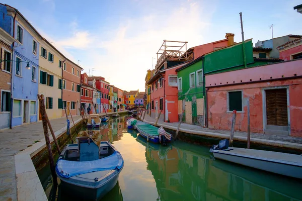 Colorful house in Burano island, Venice, — Stock Photo, Image