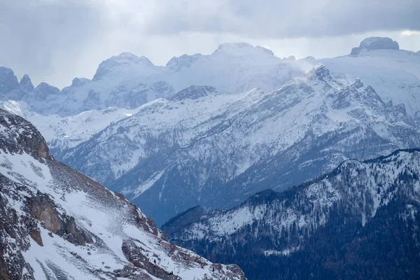 Montagne neve sulle Dolomiti — Foto Stock