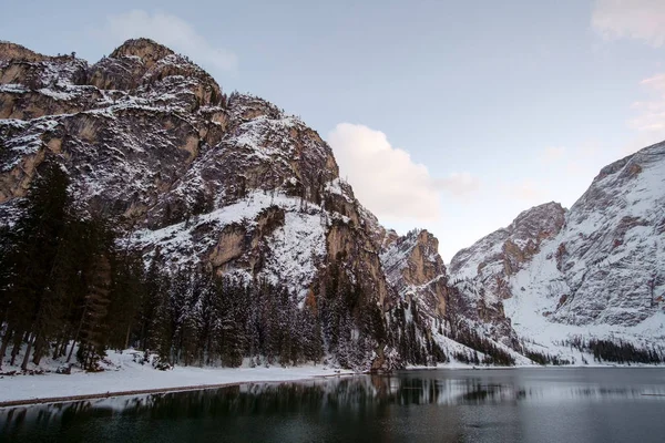 Winterlandschaft Pragser See Den Italienischen Dolomiten Italien — Stockfoto