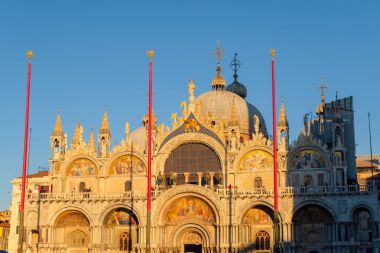  Piazza San Marco Bazilikası'na, Venedik önünde