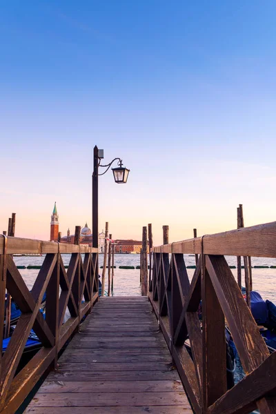 Venice pier in lagoon — Stock Photo, Image