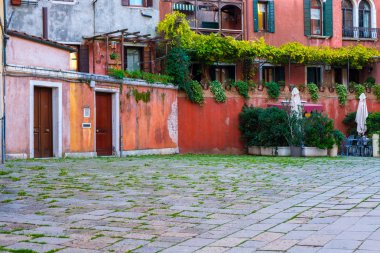 Venedik 'te Dar Sokak