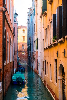 Venedik cityscape, dar su kanalı