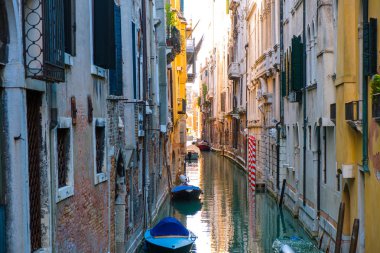 Venedik cityscape, dar su kanalı