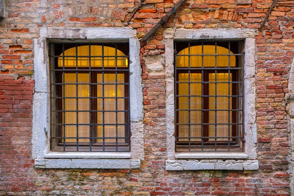 Geleneksel Eski Tarzı Penceresi Venedik Talya — Stok fotoğraf