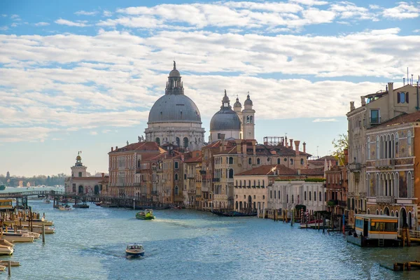 Gran Canal y Basílica Santa Maria della Salute, Venecia — Foto de Stock