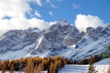Kar dağlar Kuzey İtalya Dolomites peyzaj