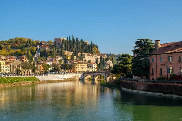 Verona Stadsbilden Adige Flodstranden Regionen Veneto Italien — Stockfoto