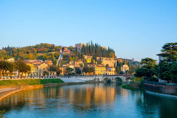 Vista Paisagem Urbana Verona Margem Rio Adige Região Veneto Itália — Fotografia de Stock