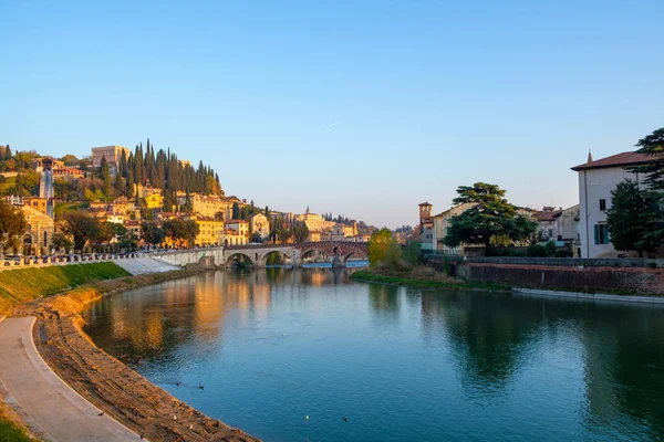 Vista Del Paisaje Urbano Verona Orillas Del Río Adigio Región — Foto de Stock