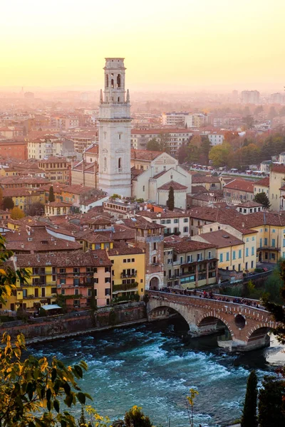 Vista Cidade Verona Com Ponte Pietra Rio Adige Pôr Sol — Fotografia de Stock