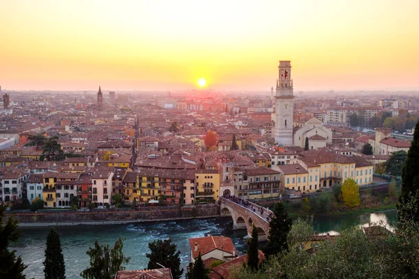 Veduta Della Città Verona Con Ponte Pietra Fiume Adige Tramonto — Foto Stock