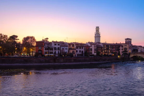 Verona Noite Com Dom Santa Maria Matricolare Verona Itália — Fotografia de Stock