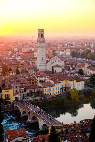 Vista Cidade Verona Com Ponte Pietra Rio Adige Pôr Sol — Fotografia de Stock