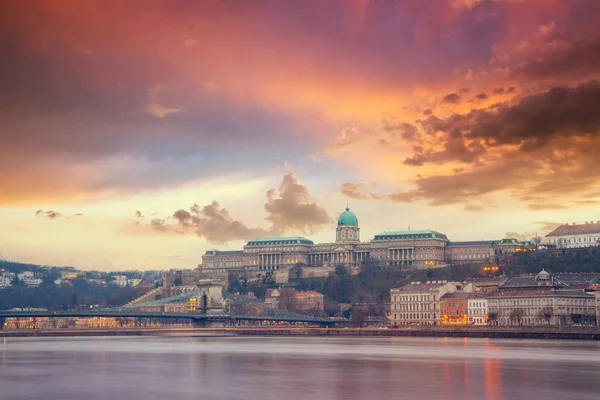 Budapest Slott Och Berömda Kedjebron Budapest Vid Solnedgången Ungern — Stockfoto