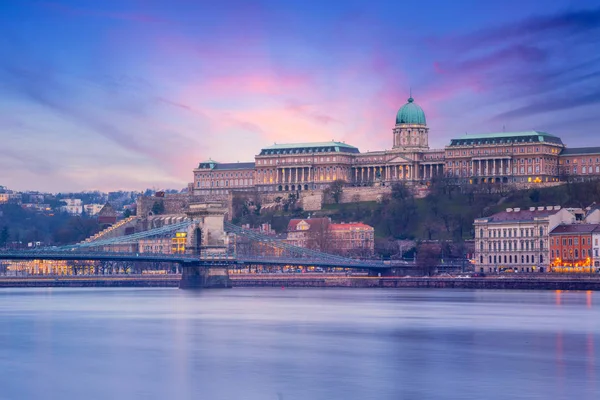 Budapest Slott Och Berömda Kedjebron Budapest Vid Solnedgången Ungern — Stockfoto