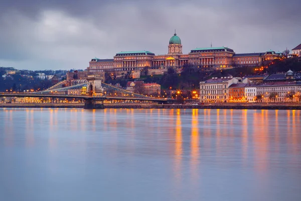 Замку Будапешта Знаменитого Ланцюгового Мосту Будапешті Заході Сонця Угорщина — стокове фото