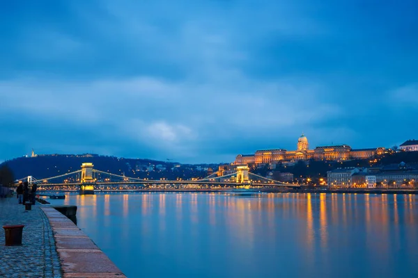 Budapest Slott Och Berömda Kedjebron Budapest Vid Solnedgången Ungern — Stockfoto