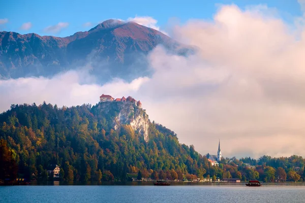 Bled hrad nad jezero bled ve Slovinsku. — Stock fotografie