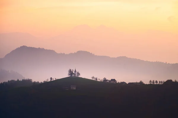 Church of Sveti Tomaz on the top of the hill in central Slovenia — ストック写真