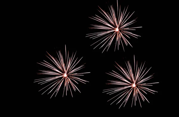 Fuochi d'artificio nel cielo buio — Foto Stock