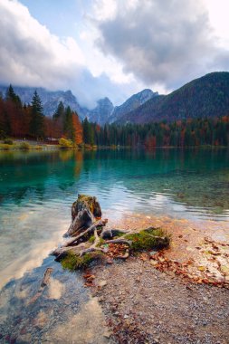 Fusine Gölü - Lago di Fusine - Kuzey İtalya 'da Alpler' de.