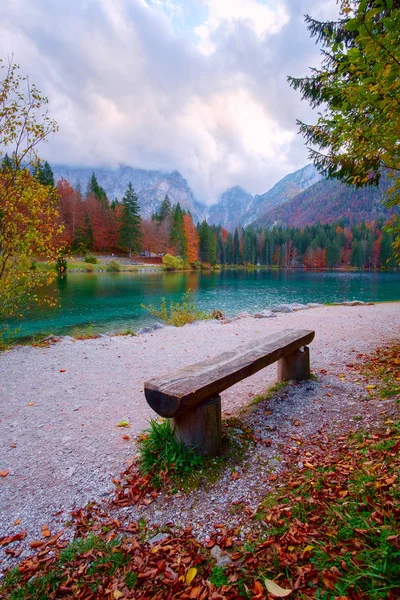 Fusine-tó - Lago di Fusine- Észak-Olaszországban az Alpokban. — Stock Fotó