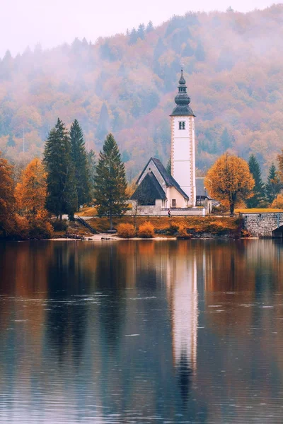 Lago Bohinj no Parque Nacional Triglav, Eslovênia — Fotografia de Stock