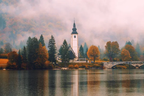 Озеро Бохіндж У національному парку Триглав, Словенія — стокове фото