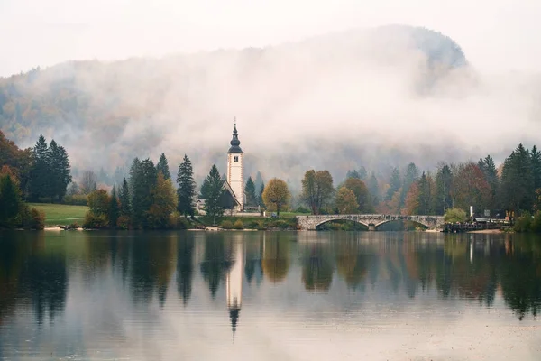 Озеро Бохіндж У національному парку Триглав, Словенія — стокове фото