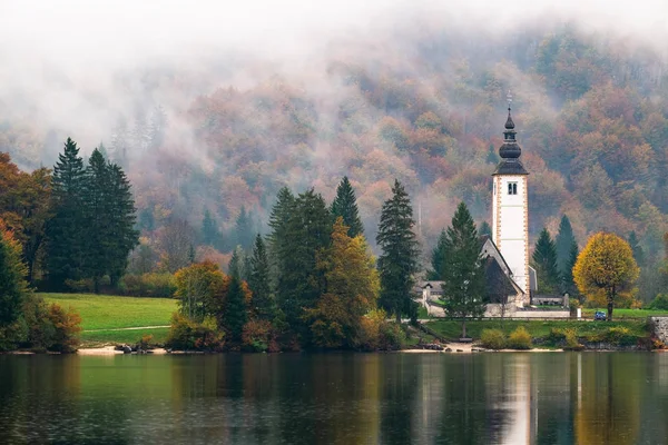 Lago Bohinj no Parque Nacional Triglav, Eslovênia — Fotografia de Stock