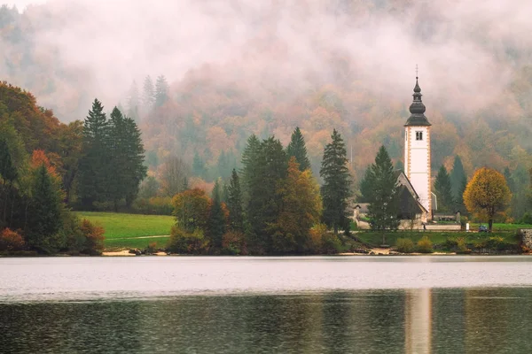 Lago Bohinj no Parque Nacional Triglav, Eslovênia — Fotografia de Stock