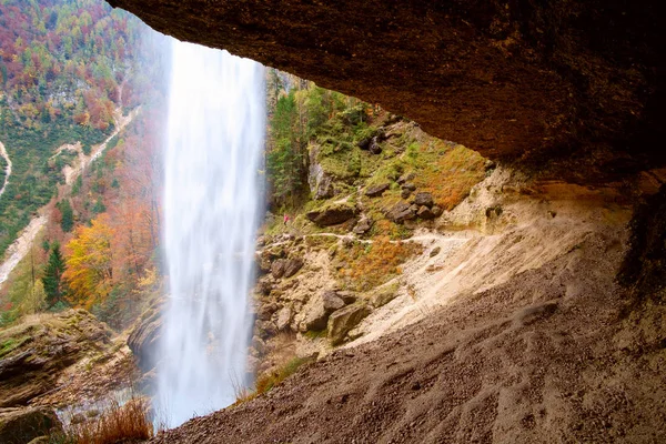 スロベニア,ヨーロッパのペルニク滝 ロイヤリティフリーのストック写真