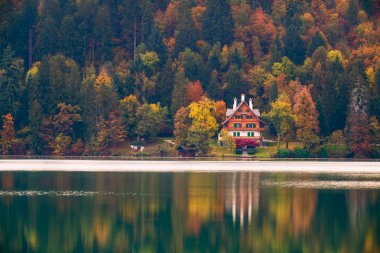 Gölü Gölü 'nde Sonbahar