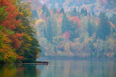 Gölü Gölü 'nde Sonbahar
